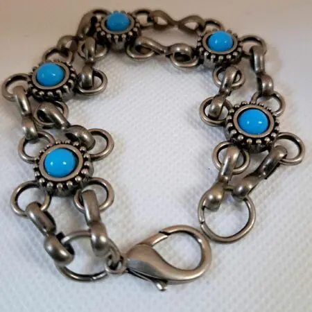 Chunky bracelet with turquoise colored beads