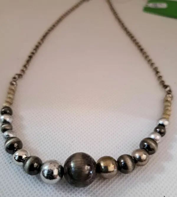 Sophisticated Glass And Metal Necklace 2