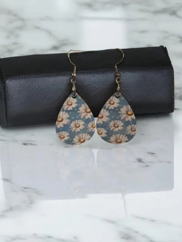 Gorgeous Teardrop Daisys With Blue Polka Dot Earrings