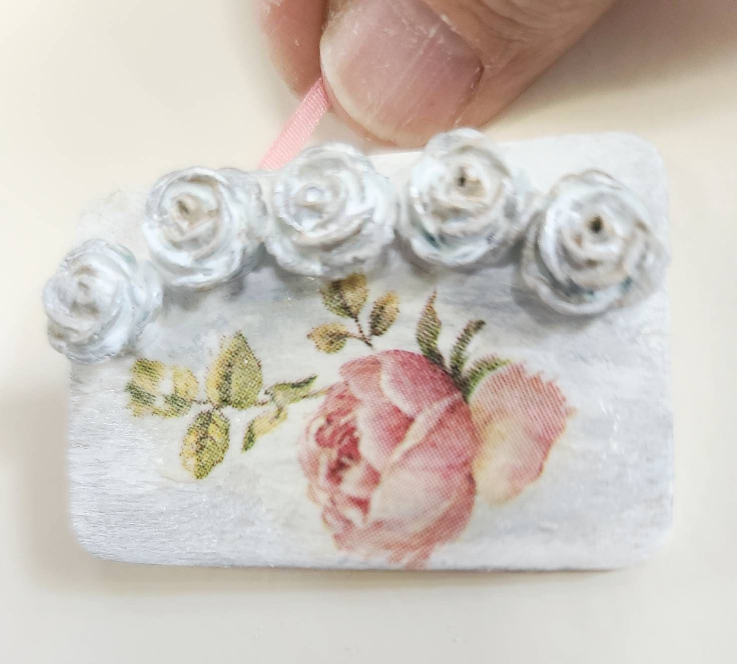 Lovely Dollhouse Miniature French Inspired Roses Wall Decor - Maker-Mall